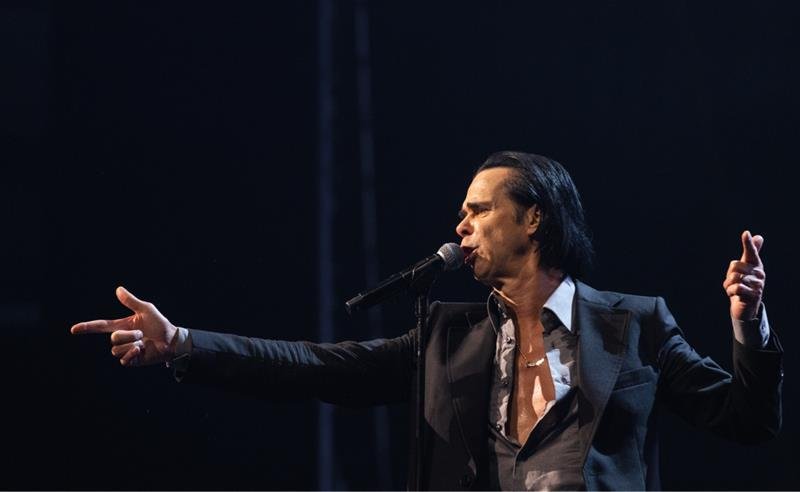 Nick Cave & The Bad Seeds lançam transcendente álbum ao vivo “Live God”