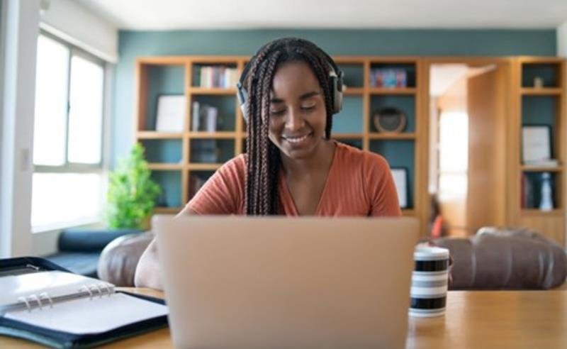Curso gratuito em Mídias Sociais e IA abre inscrições com foco no enfrentamento à desinformação