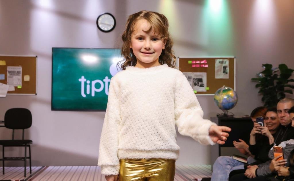 Tietê Plaza Shopping apresenta tendências de inverno em desfile com talentos da Max Fama