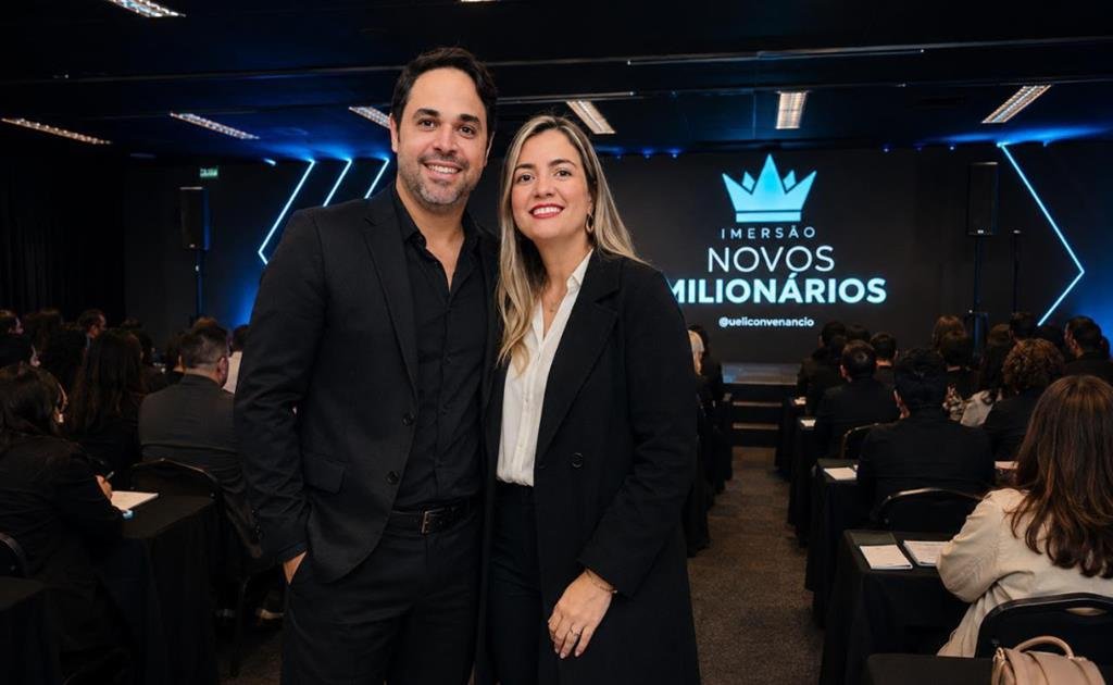 Casal de empresários mineiros é homenageado em Alphaville (SP) após ajudar mais de mil pessoas a conquistarem acesso ao crédito