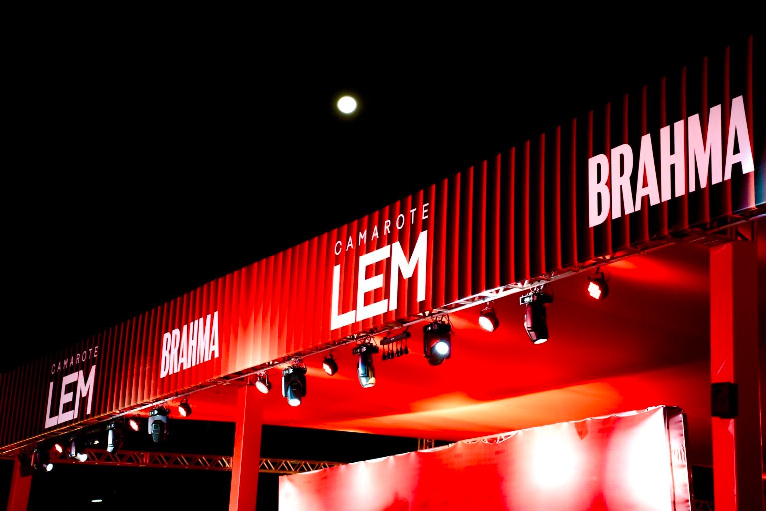 Camarote LEM estreia com sucesso absoluto e lota na primeira noite do Arraiá de LEM