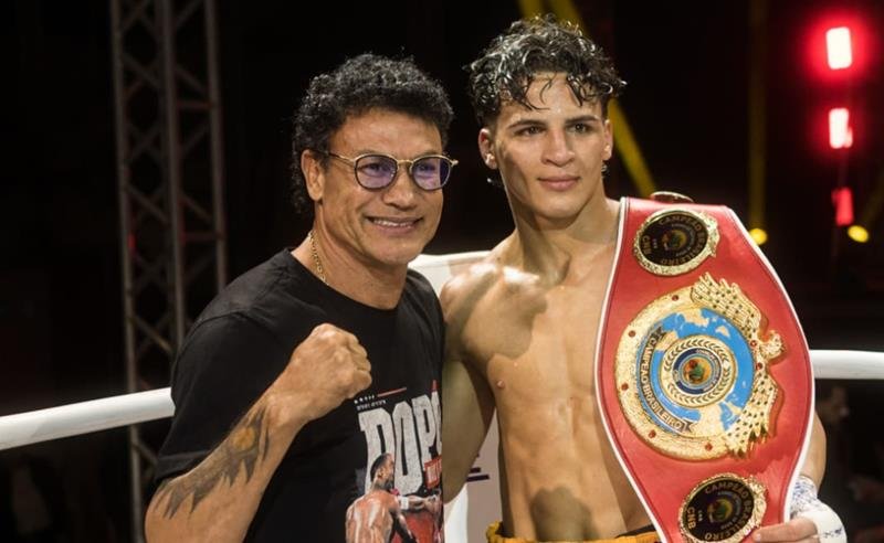 Tarsis Santana conquista cinturão brasileiro de boxe em noite de destaque no FMS